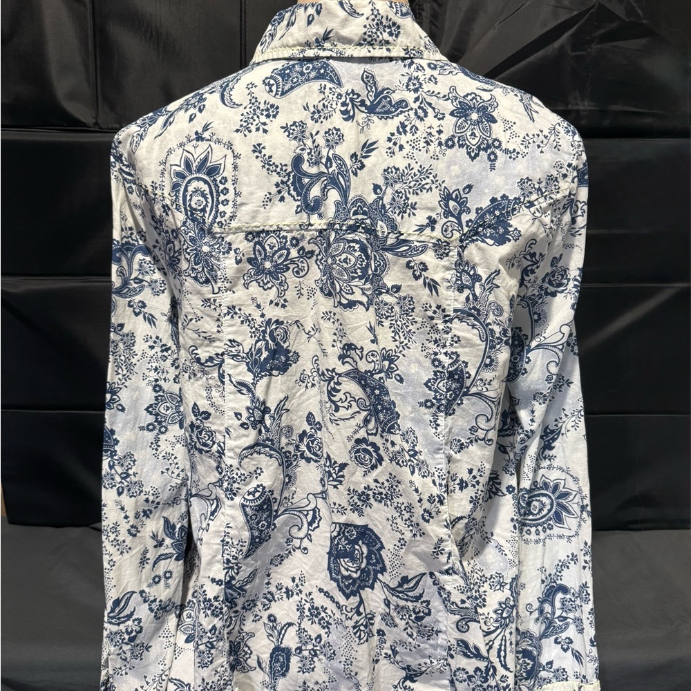 Old Navy Blue and White Long Sleeve Button Down Shirt - Picture 2 of 4